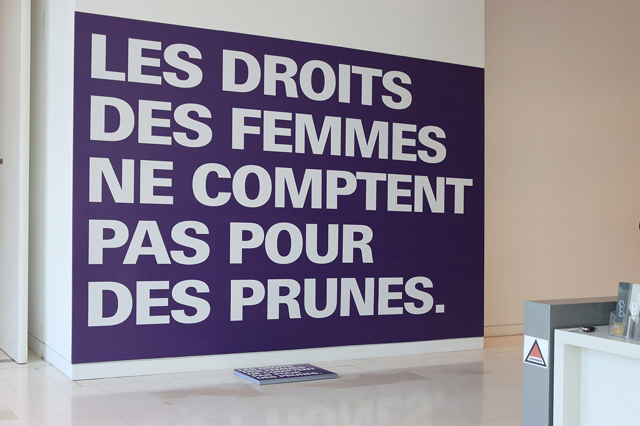 Installation murale Les droits des femmes ne comptent pas pour des prunes