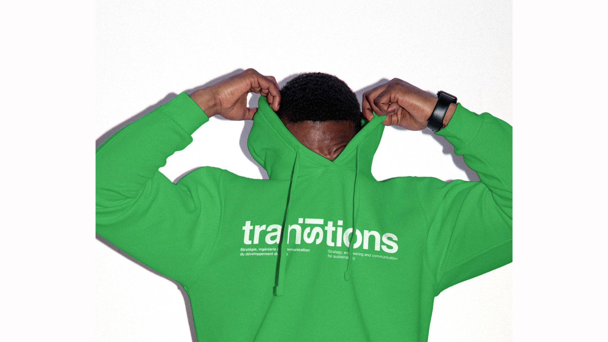 Direction artistique de l’Agence Transitions sur un sweat vert